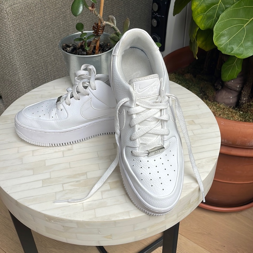 🤍👟Nike Women’s Air Force 1 Sage Low. Excellent condition!!